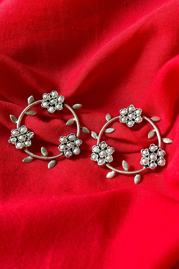 Coronet White Pearl Earring