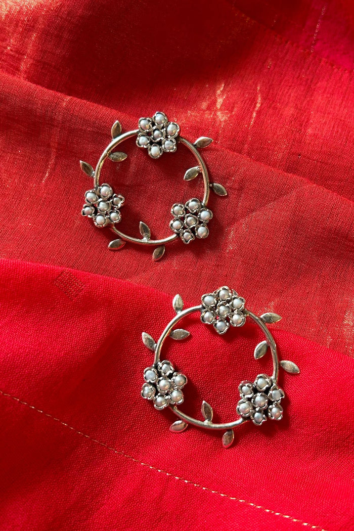Coronet White Pearl Earring