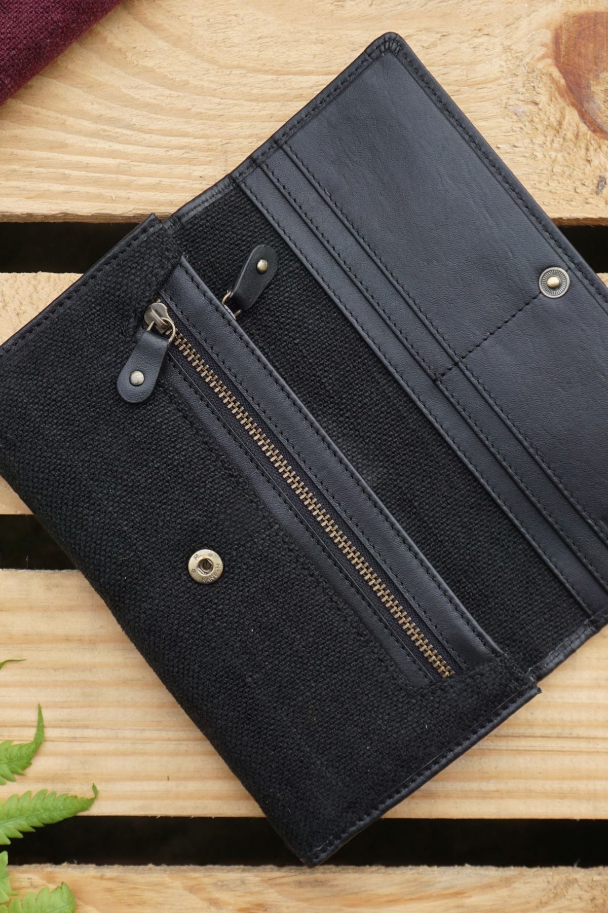 The Travel Wallet in Black