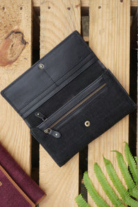 The Travel Wallet in Black