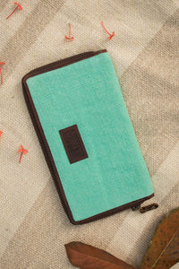 The Zip Wallet in Turquoise