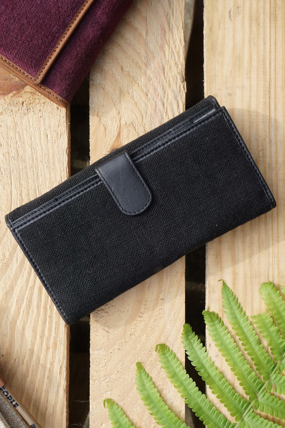 The Travel Wallet in Black