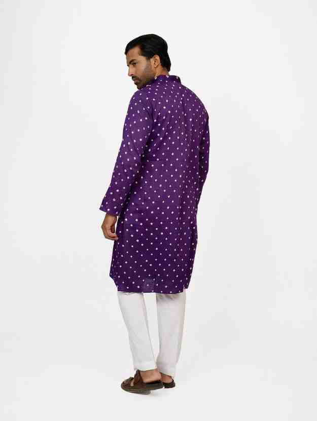 Man wearing a purple bandhej kurta 