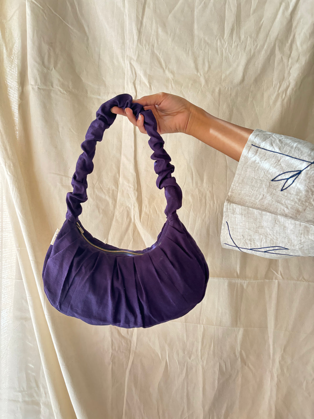 Pleated chic carry on