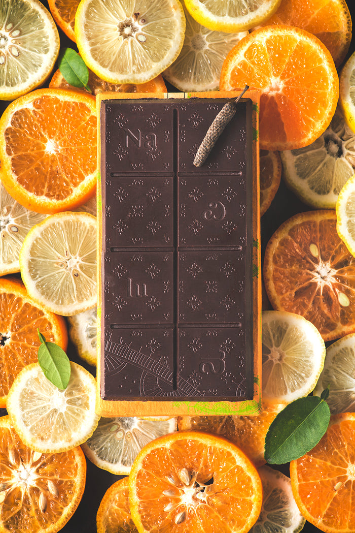 NAVILUNA "Almost Dark" 61.8% Longum Pepper Lime & Orange Chocolate Bar