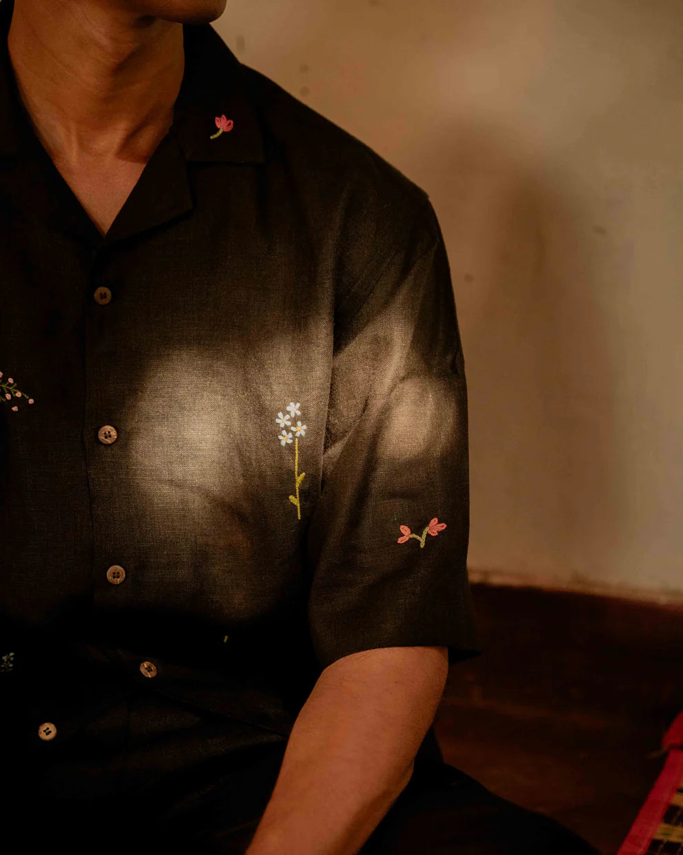 Wild sprigs black linen shirt